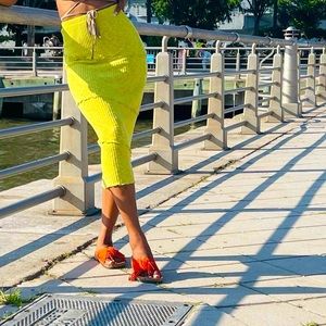 GREEN TEXTURED SKIRT